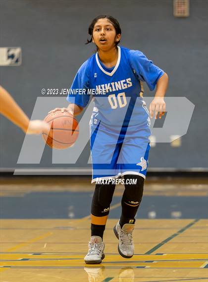 Thumbnail 3 in Newark Memorial vs Irvington (Newark Optimist Club Holiday Classic) photogallery.