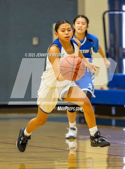 Thumbnail 2 in Newark Memorial vs Irvington (Newark Optimist Club Holiday Classic) photogallery.