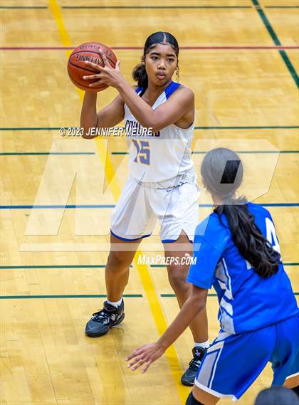 Thumbnail 2 in Newark Memorial vs Irvington (Newark Optimist Club Holiday Classic) photogallery.