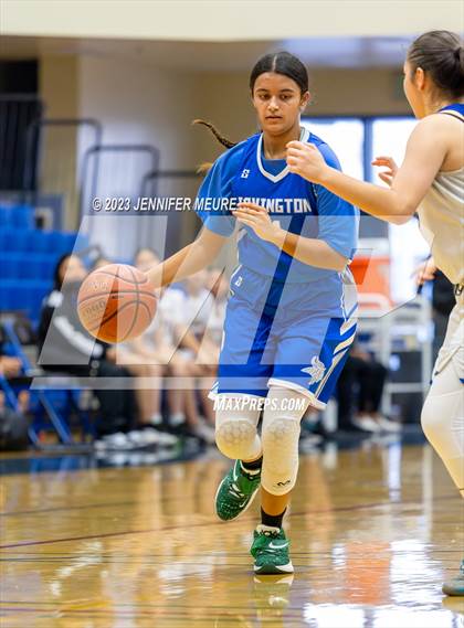 Thumbnail 2 in Newark Memorial vs Irvington (Newark Optimist Club Holiday Classic) photogallery.