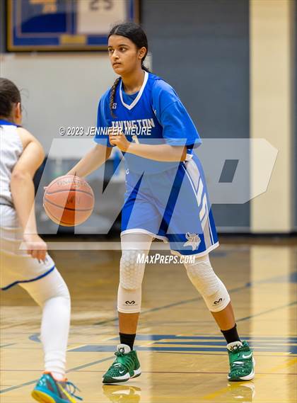 Thumbnail 1 in Newark Memorial vs Irvington (Newark Optimist Club Holiday Classic) photogallery.