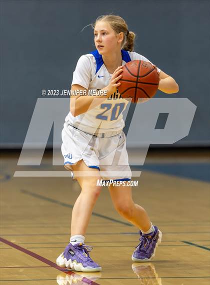 Thumbnail 3 in Newark Memorial vs Irvington (Newark Optimist Club Holiday Classic) photogallery.