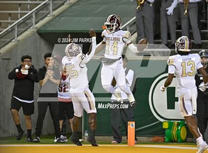 Thumbnail 2 in Vandegrift vs. Summer Creek (UIL 6A D2 Football Semifinal) photogallery.