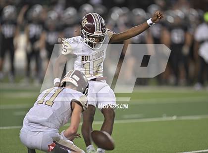 Thumbnail 3 in Vandegrift vs. Summer Creek (UIL 6A D2 Football Semifinal) photogallery.