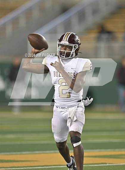Thumbnail 2 in Vandegrift vs. Summer Creek (UIL 6A D2 Football Semifinal) photogallery.