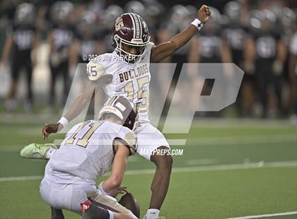 Thumbnail 2 in Vandegrift vs. Summer Creek (UIL 6A D2 Football Semifinal) photogallery.