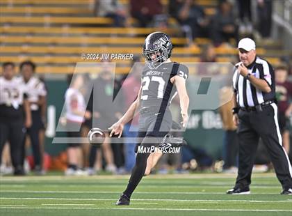 Thumbnail 2 in Vandegrift vs. Summer Creek (UIL 6A D2 Football Semifinal) photogallery.