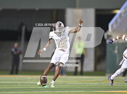 Thumbnail 3 in Vandegrift vs. Summer Creek (UIL 6A D2 Football Semifinal) photogallery.