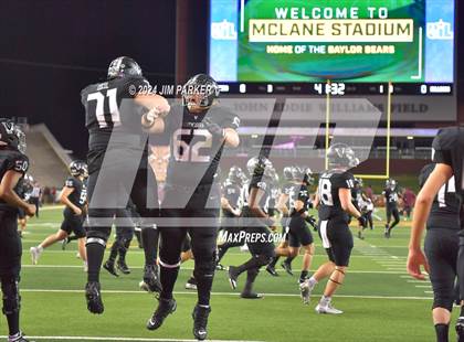 Thumbnail 2 in Vandegrift vs. Summer Creek (UIL 6A D2 Football Semifinal) photogallery.