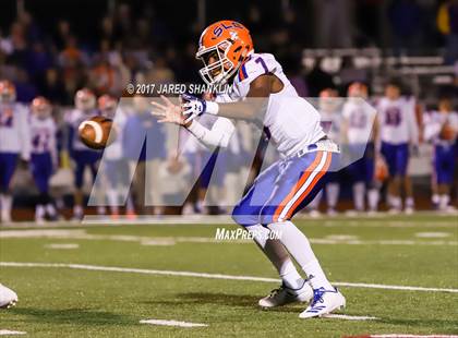 Thumbnail 3 in St. Louis Catholic @ E.D. White(LHSAA Division II 1st Round) photogallery.