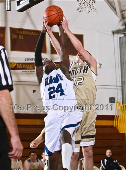 Thumbnail 3 in Port Chester vs Clarkstown South (Section One Super Saturday) photogallery.