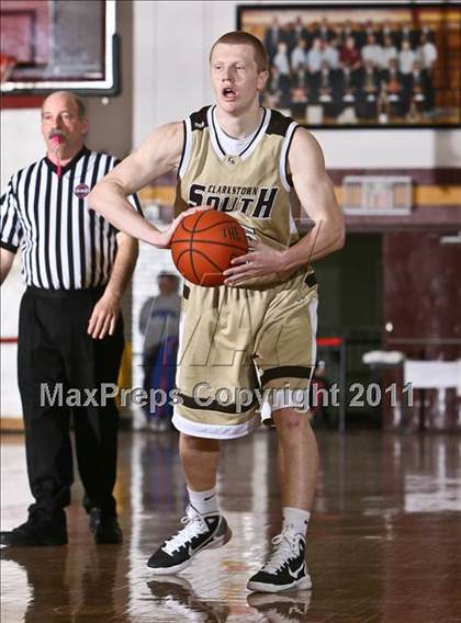 Thumbnail 2 in Port Chester vs Clarkstown South (Section One Super Saturday) photogallery.