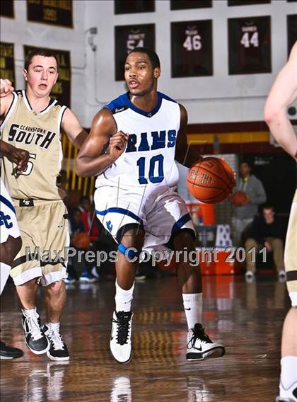 Thumbnail 2 in Port Chester vs Clarkstown South (Section One Super Saturday) photogallery.