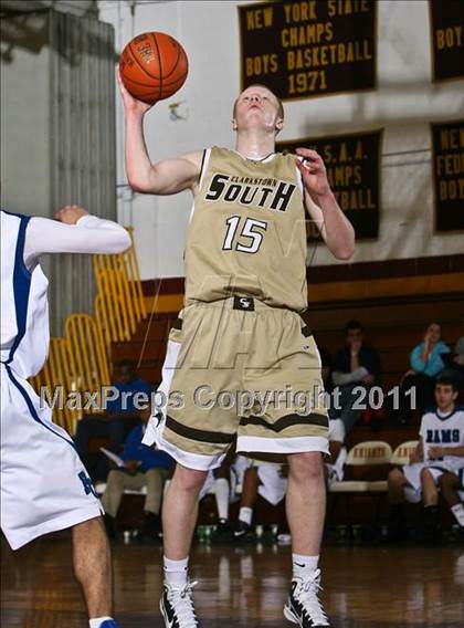 Thumbnail 3 in Port Chester vs Clarkstown South (Section One Super Saturday) photogallery.