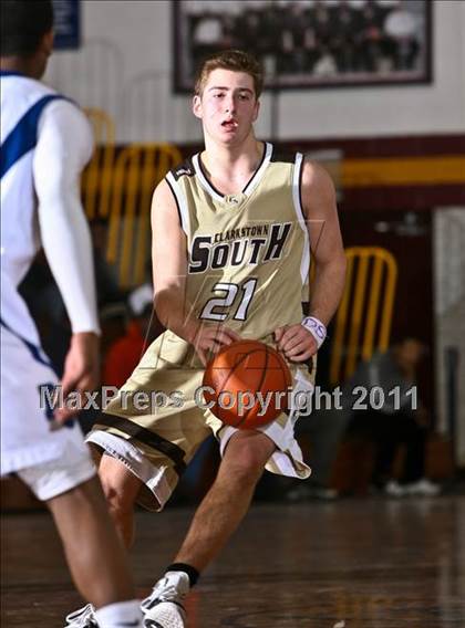 Thumbnail 3 in Port Chester vs Clarkstown South (Section One Super Saturday) photogallery.