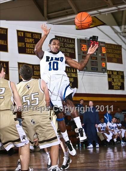 Thumbnail 2 in Port Chester vs Clarkstown South (Section One Super Saturday) photogallery.