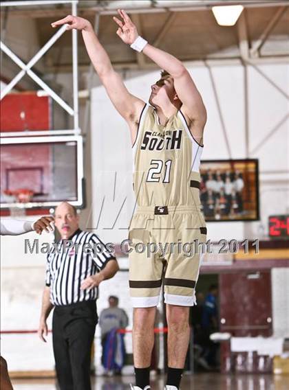 Thumbnail 3 in Port Chester vs Clarkstown South (Section One Super Saturday) photogallery.