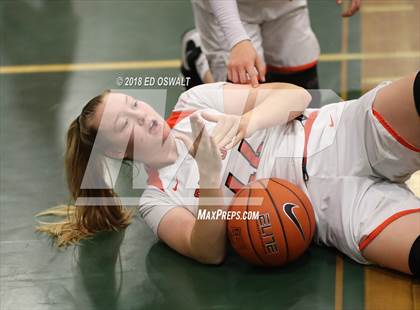 Thumbnail 3 in Saint Mary's vs. California photogallery.