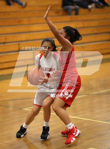 Thumbnail 2 in Saint Mary's vs. California photogallery.