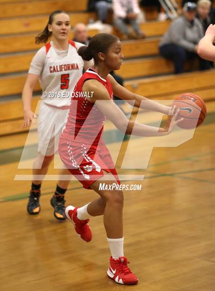 Thumbnail 3 in Saint Mary's vs. California photogallery.