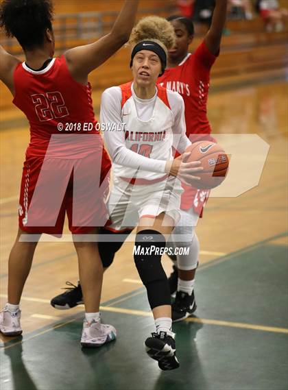 Thumbnail 3 in Saint Mary's vs. California photogallery.