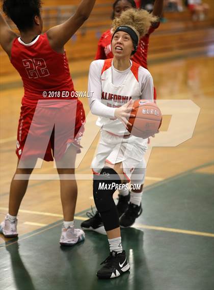 Thumbnail 1 in Saint Mary's vs. California photogallery.