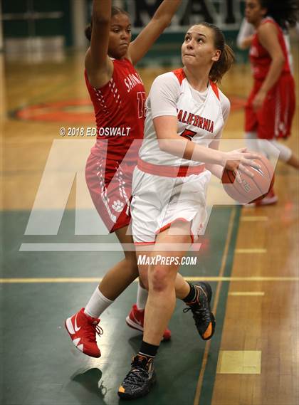 Thumbnail 1 in Saint Mary's vs. California photogallery.
