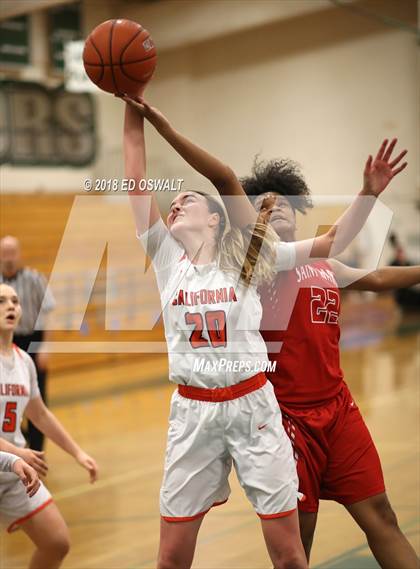 Thumbnail 2 in Saint Mary's vs. California photogallery.