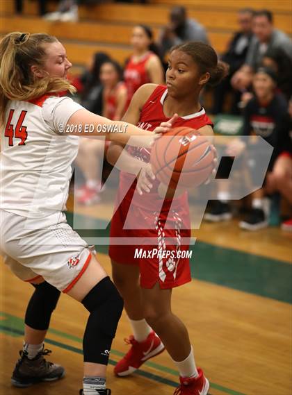 Thumbnail 2 in Saint Mary's vs. California photogallery.