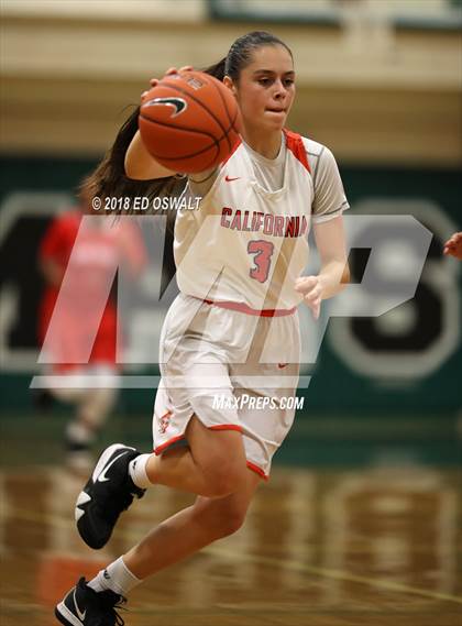 Thumbnail 2 in Saint Mary's vs. California photogallery.
