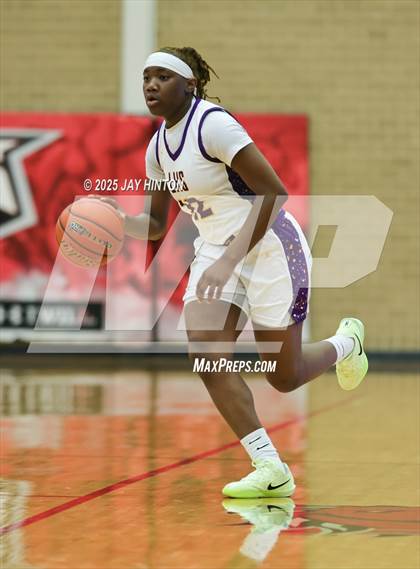 Thumbnail 1 in Glen Rose vs. Dallas Lincoln (UIL Girls Class 4A Div. II State Semifinal) photogallery.