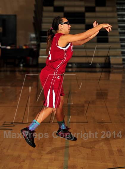 Thumbnail 2 in La Quinta vs. Palm Desert (MaxPreps Holiday Classic) photogallery.