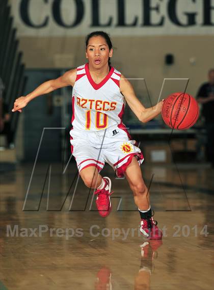 Thumbnail 1 in La Quinta vs. Palm Desert (MaxPreps Holiday Classic) photogallery.