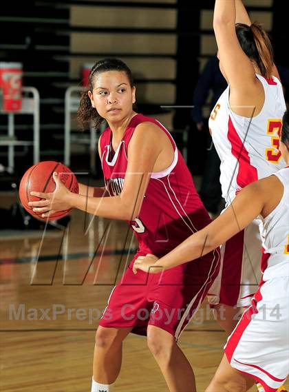 Thumbnail 2 in La Quinta vs. Palm Desert (MaxPreps Holiday Classic) photogallery.