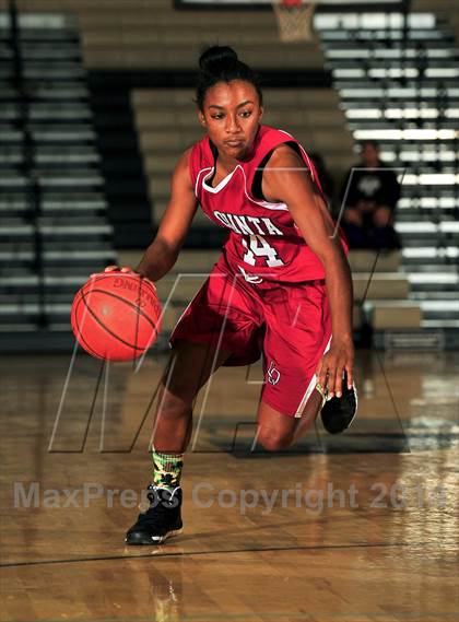 Thumbnail 1 in La Quinta vs. Palm Desert (MaxPreps Holiday Classic) photogallery.