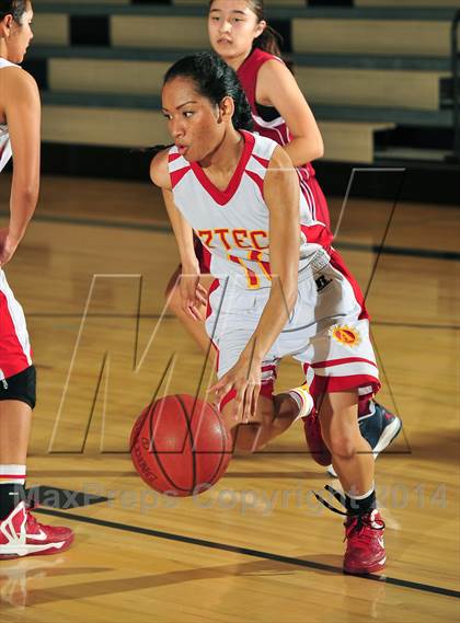 Thumbnail 2 in La Quinta vs. Palm Desert (MaxPreps Holiday Classic) photogallery.