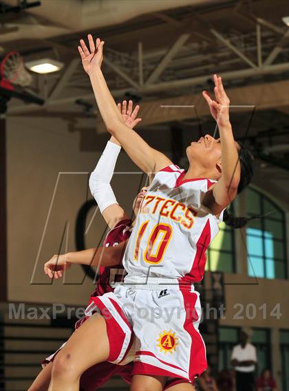 Thumbnail 2 in La Quinta vs. Palm Desert (MaxPreps Holiday Classic) photogallery.