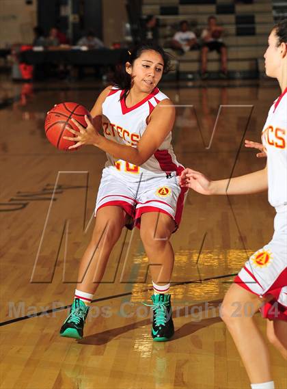 Thumbnail 2 in La Quinta vs. Palm Desert (MaxPreps Holiday Classic) photogallery.