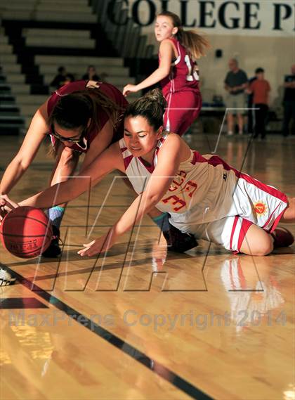 Thumbnail 2 in La Quinta vs. Palm Desert (MaxPreps Holiday Classic) photogallery.