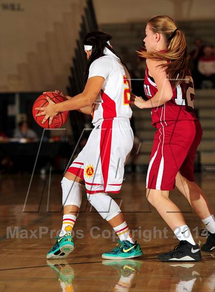 Thumbnail 2 in La Quinta vs. Palm Desert (MaxPreps Holiday Classic) photogallery.