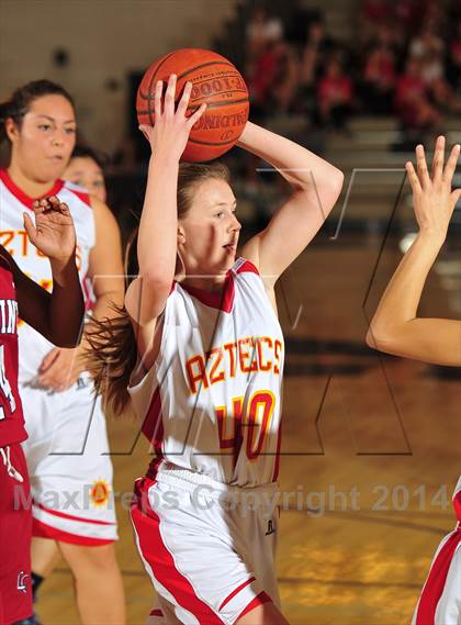 Thumbnail 2 in La Quinta vs. Palm Desert (MaxPreps Holiday Classic) photogallery.