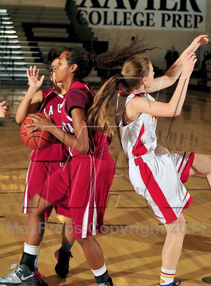 Thumbnail 2 in La Quinta vs. Palm Desert (MaxPreps Holiday Classic) photogallery.