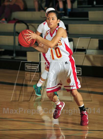 Thumbnail 3 in La Quinta vs. Palm Desert (MaxPreps Holiday Classic) photogallery.