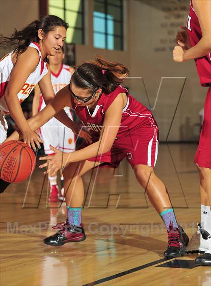Thumbnail 2 in La Quinta vs. Palm Desert (MaxPreps Holiday Classic) photogallery.
