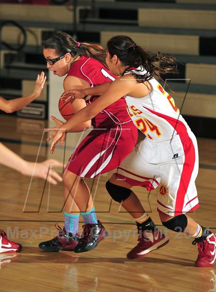 Thumbnail 3 in La Quinta vs. Palm Desert (MaxPreps Holiday Classic) photogallery.