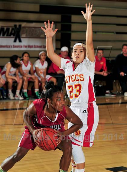 Thumbnail 1 in La Quinta vs. Palm Desert (MaxPreps Holiday Classic) photogallery.
