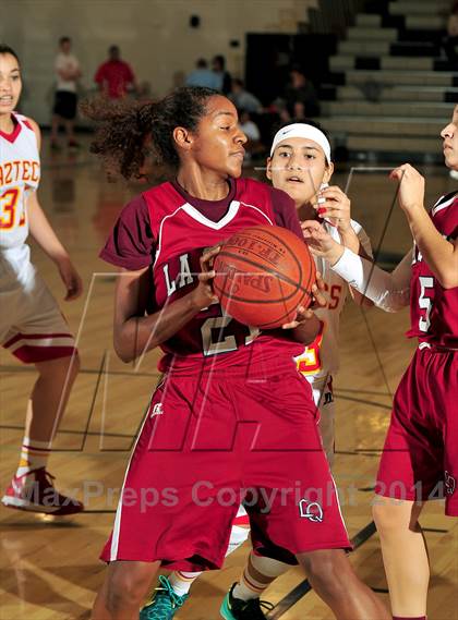 Thumbnail 2 in La Quinta vs. Palm Desert (MaxPreps Holiday Classic) photogallery.