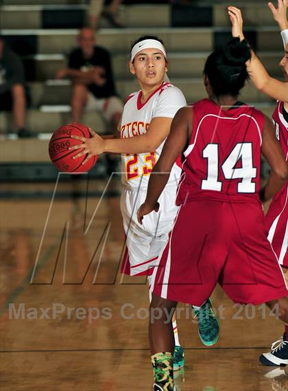 Thumbnail 3 in La Quinta vs. Palm Desert (MaxPreps Holiday Classic) photogallery.