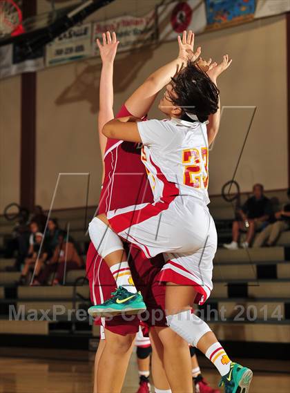 Thumbnail 2 in La Quinta vs. Palm Desert (MaxPreps Holiday Classic) photogallery.