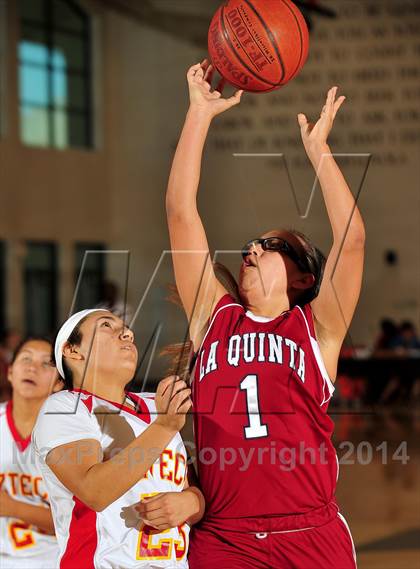 Thumbnail 2 in La Quinta vs. Palm Desert (MaxPreps Holiday Classic) photogallery.